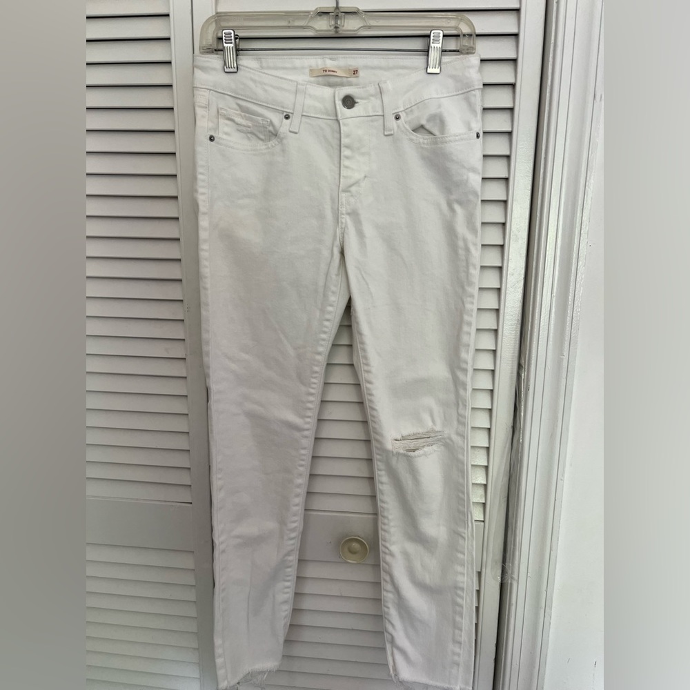 Levis Distressed 711 white jeans
